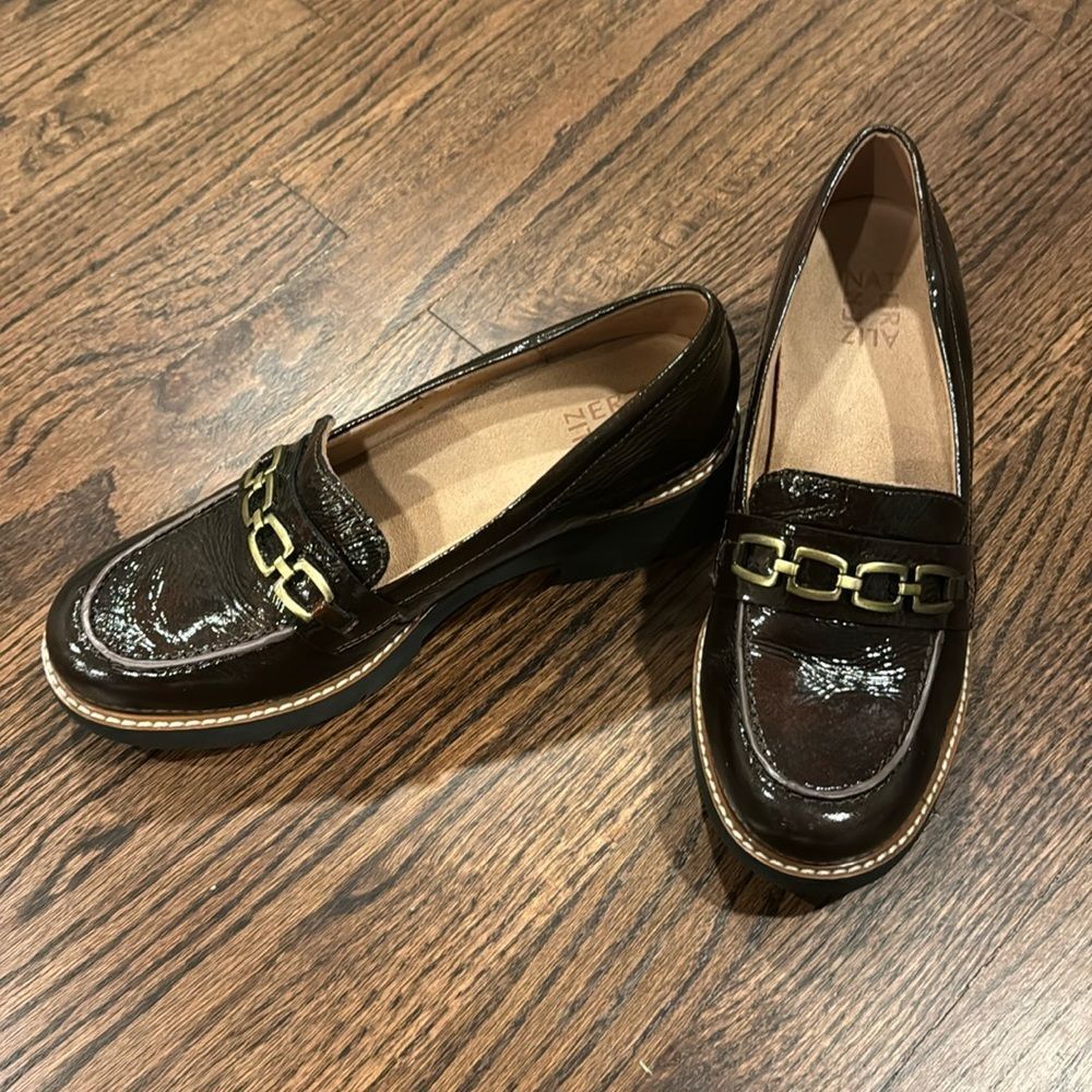 Naturalizer Dark Brown/Gold 2in Platform Loafer size 9